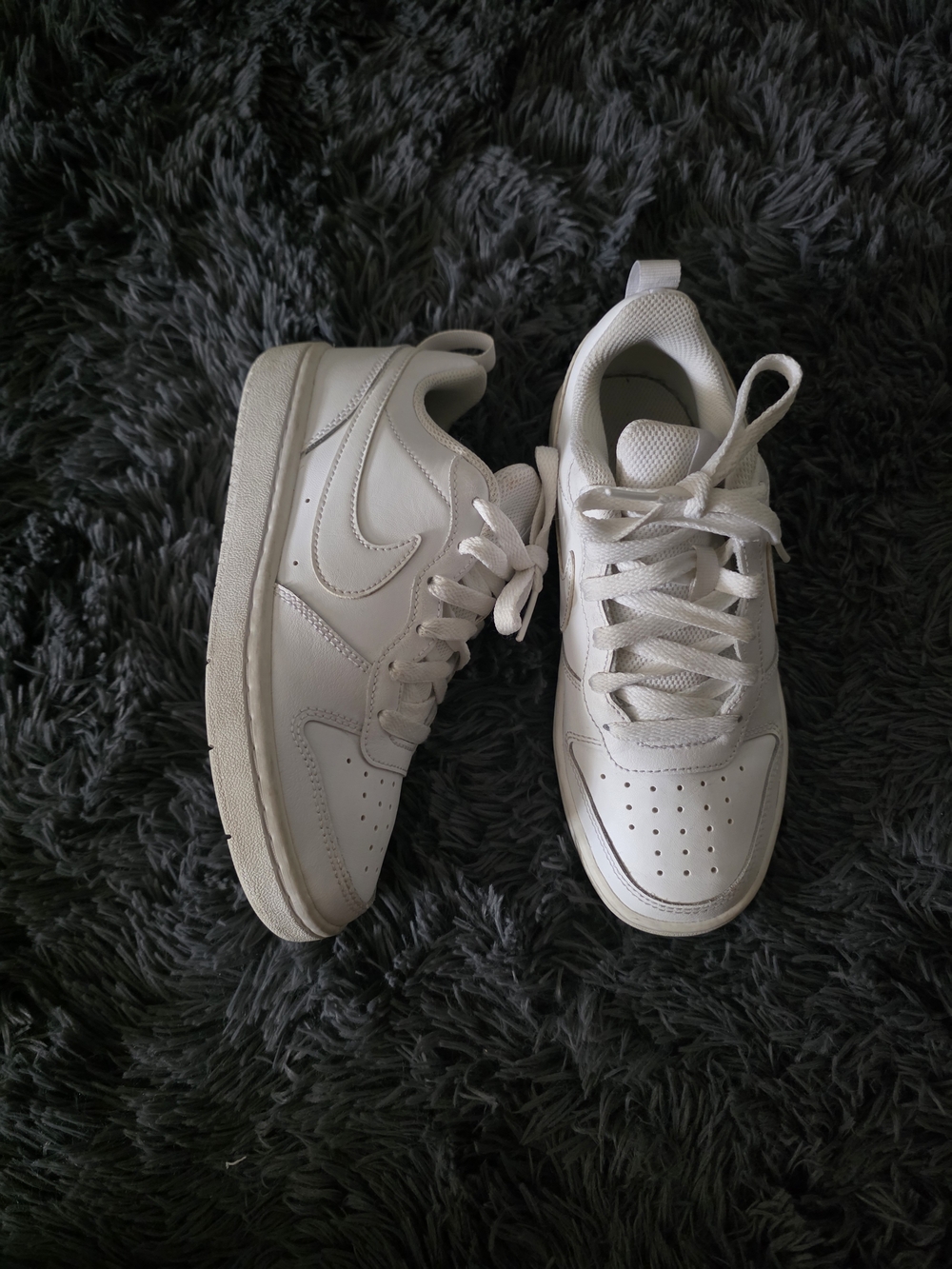 White NIKE Low-Top Lace-Up Sneakers